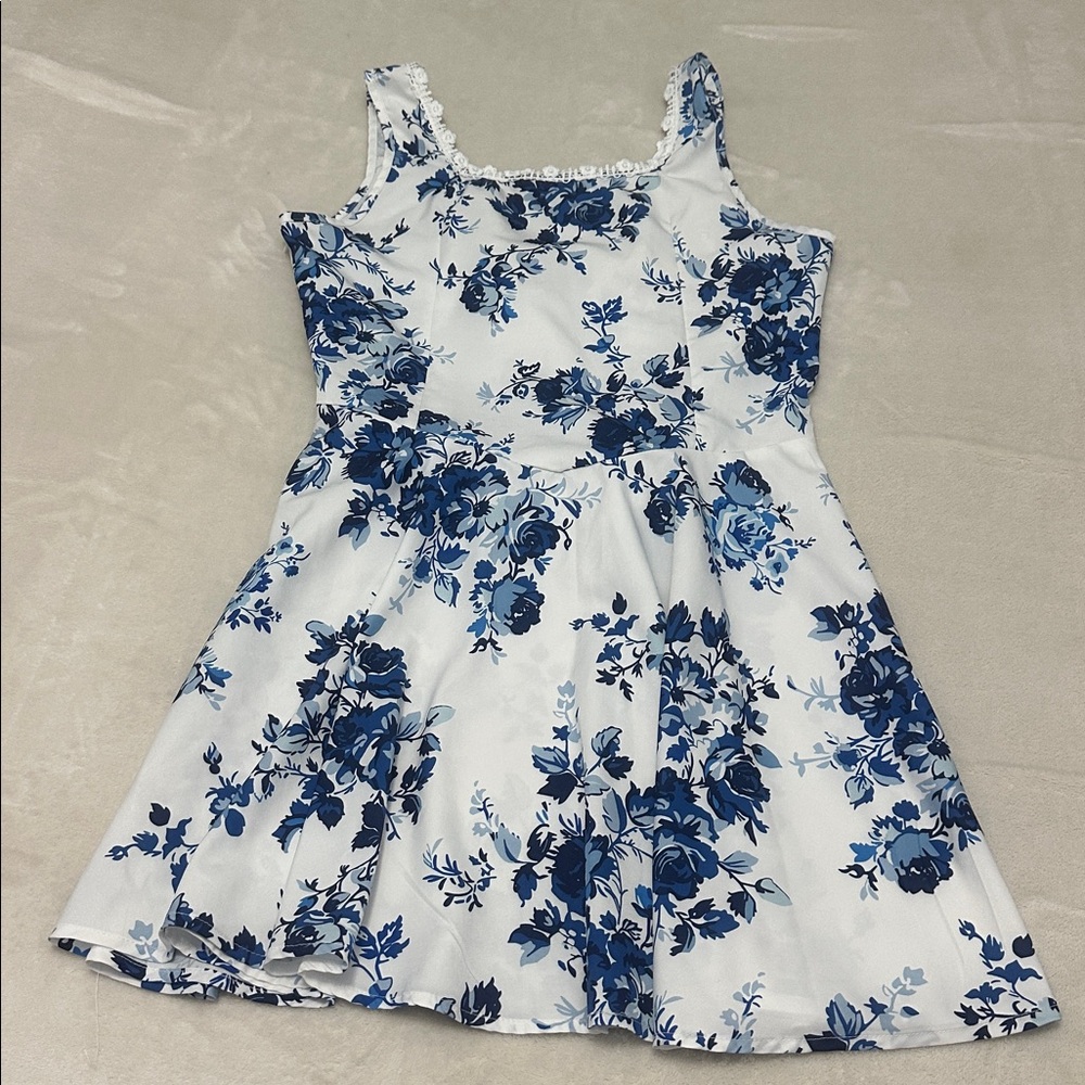 SHEIN Floral Blue and White Dress - Picture 6 of 6